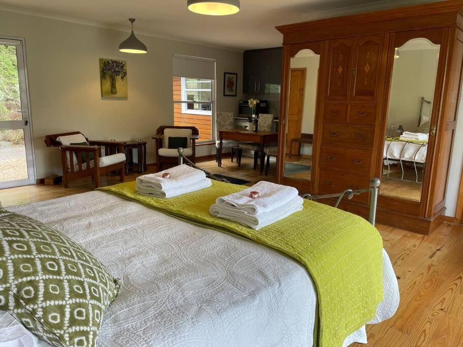 Ixia Studio-serene, Solar, Pet Friendly, Garden And Valley Views Cape Town