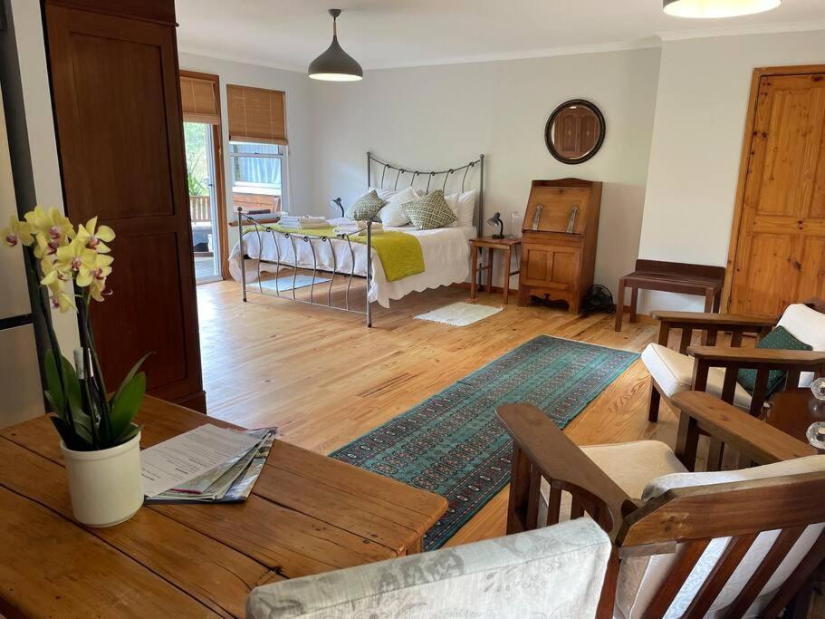 Apartment Ixia Studio-serene, Solar, Pet Friendly, Garden And Valley Views Cape Town